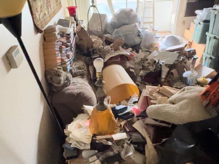Risks of DIY Hoarding Cleaning