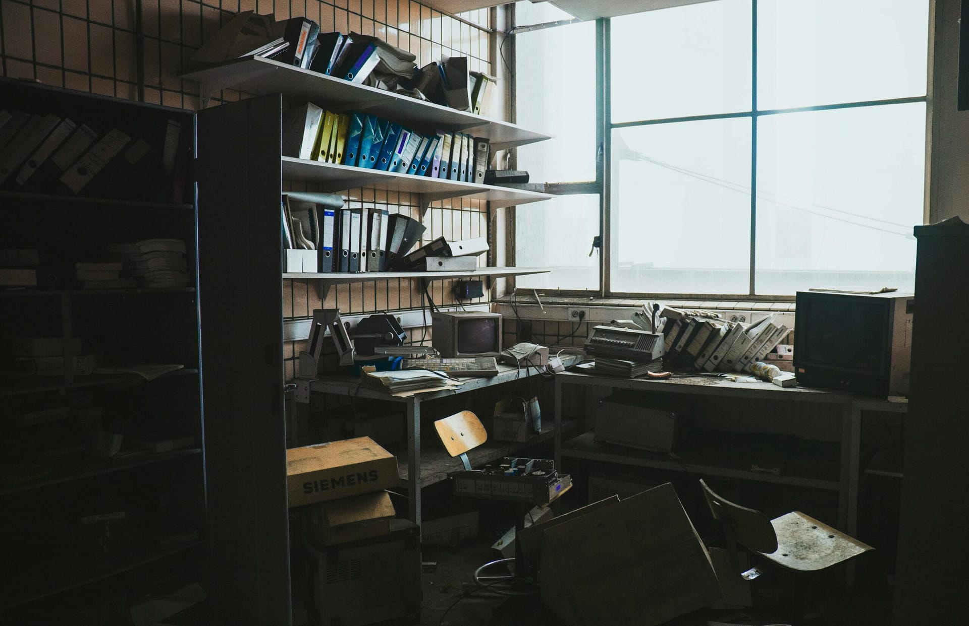 Steps to deal with office clutter